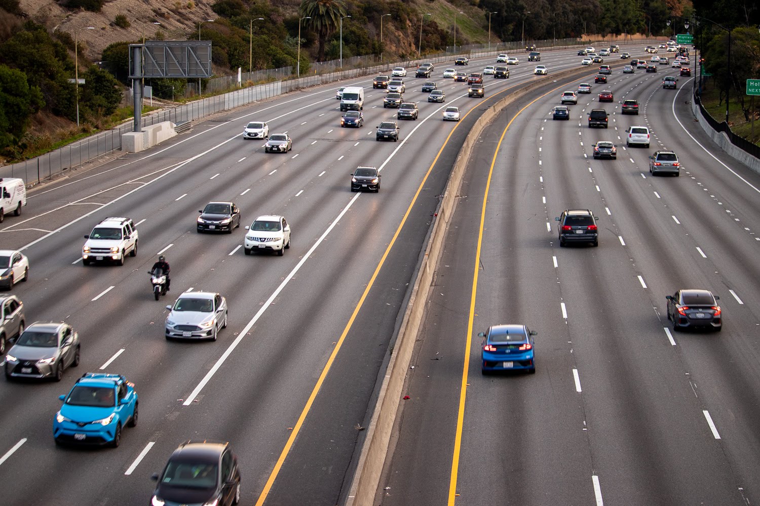 San Antonio, TX – Teen Hurt in Crash on I-10 near N Crossroads Blvd